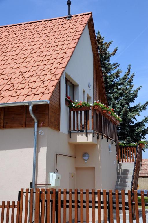Arany Szolo Wellness Apartmanhaz Heviz Exterior photo